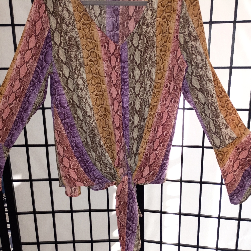 Entro:Multicolor Snake Print Patterned Funtional Tie Front Top. Pre Loved Ptp 21